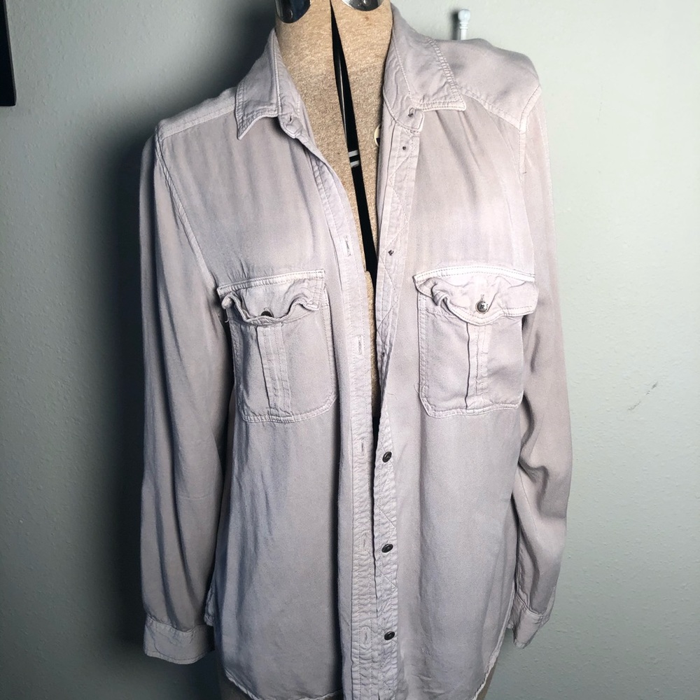 AMERICAN EAGLE GRAY BUTTON DOWN SHIRT